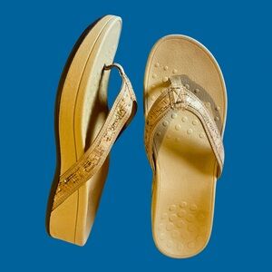 Vionic Gold Cork Pippa Sandals • 100% Leather